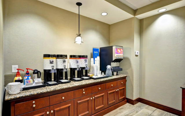 Hampton Inn & Suites Fredericksburg-at Celebrate Virginia