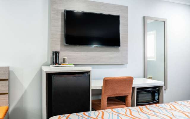 Travelodge Inn & Suites by Wyndham Bell Los Angeles Area