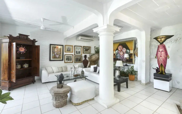 Casa Galeria by Sergio Bustamante