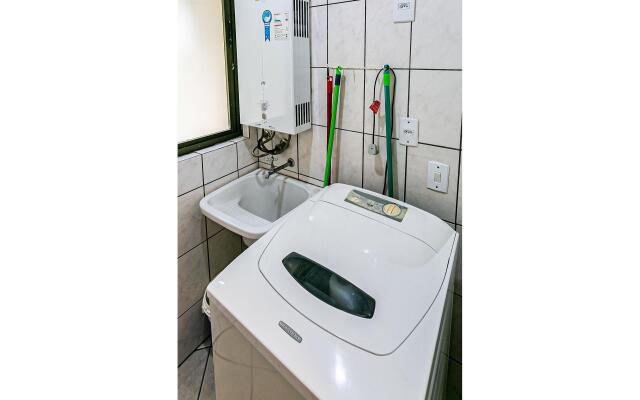 Apto com sacada e churrasq 260m Praia Brava COI302