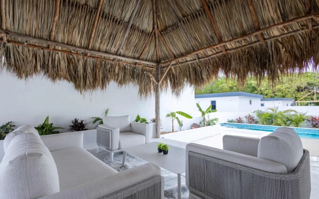 NEW Tropical Getaway With BBQ Pool