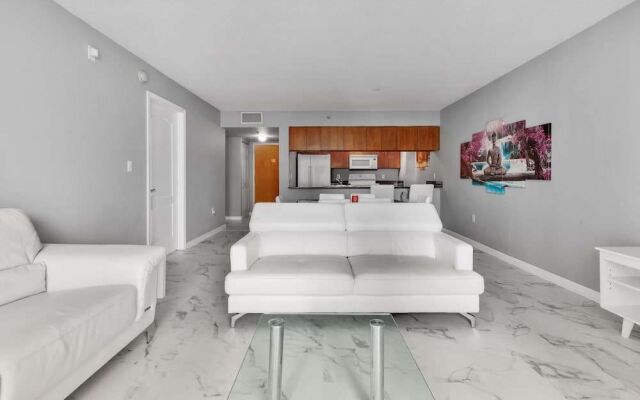 The Club at Brickell Bay Luxury Suites