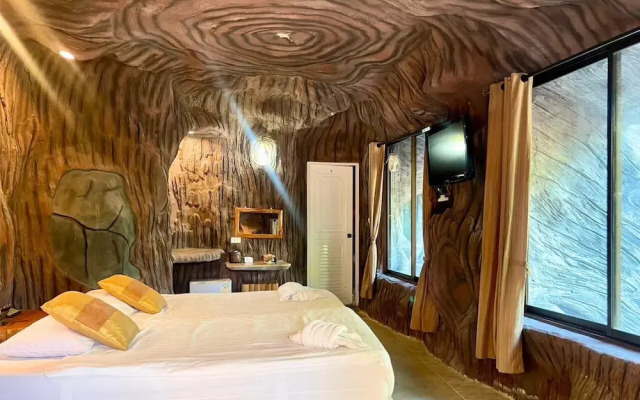 19 Degrees Resort
