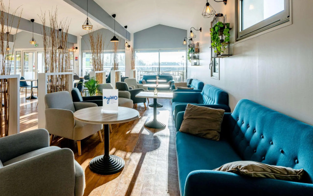 Kyriad Hotel Le Lac