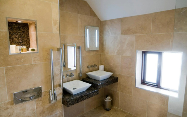 Hall Farm Hotel & Restaurant
