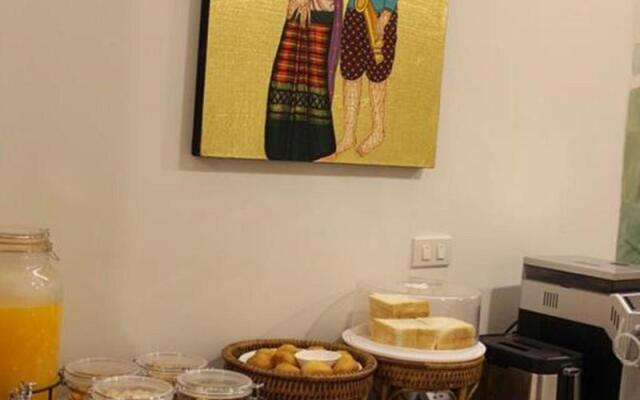 Mariya Lady Hostel At Suvarnabhumi Airport - Female Only