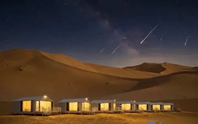 Hourglass · Star Chaser | PURE WHITE Desert Art Stay