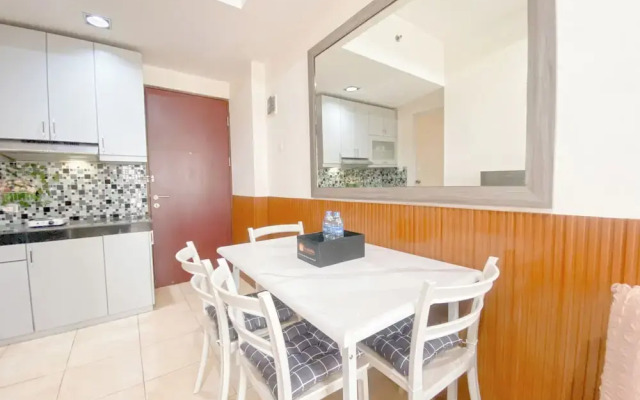 The Cozy Abode 2BR Apartment at Tamansari Panoramic