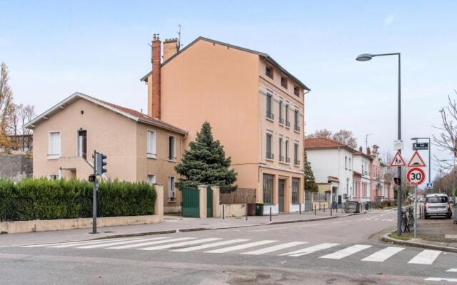 Stop Chez M District