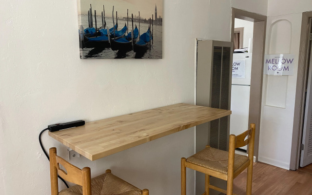 WHOLE Family - Barrette - Hostel