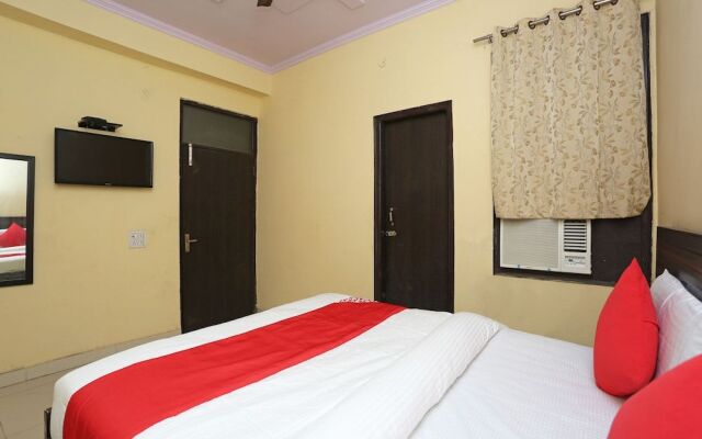 OYO 37262 Akash Guest House