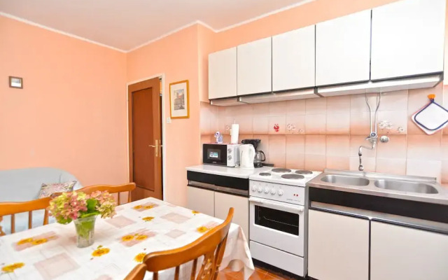 Apartment 757