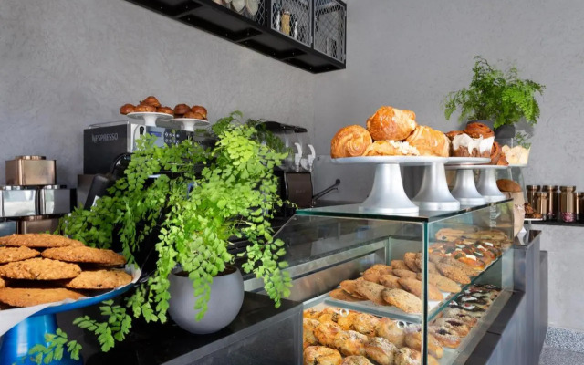 Link hotel & Hub By Dan Hotels