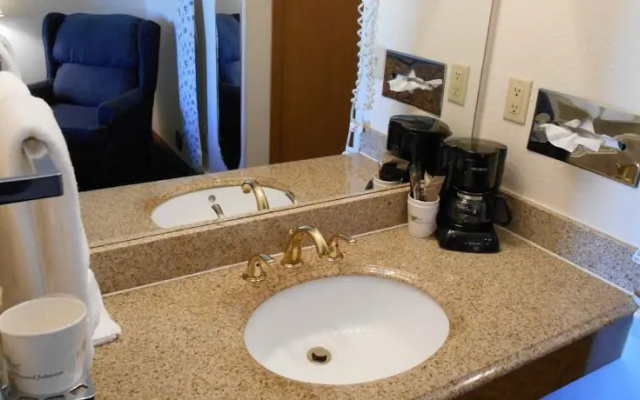 Howard Johnson Express Inn - Wichita