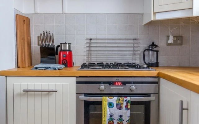 JOIVY Chic & Modern 2-Bed Flat W/ Patio In Pimlico