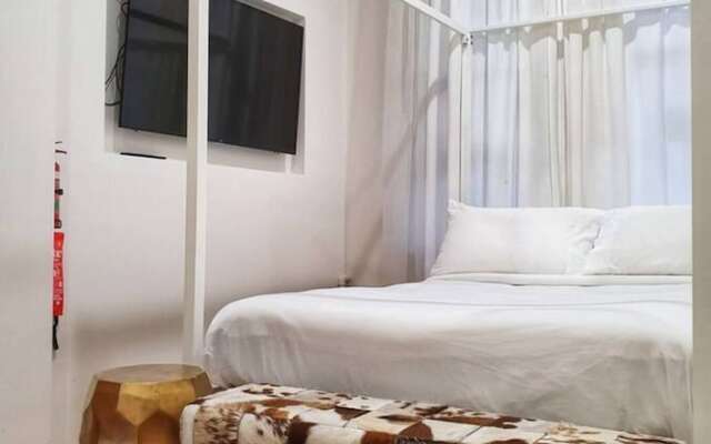 THE Roezetta1 Luxury Stylish Unit, Walk TO City