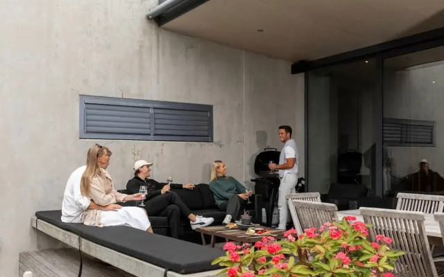 Luxury Portsea Sanctuary Gas Heat Pool Gardens
