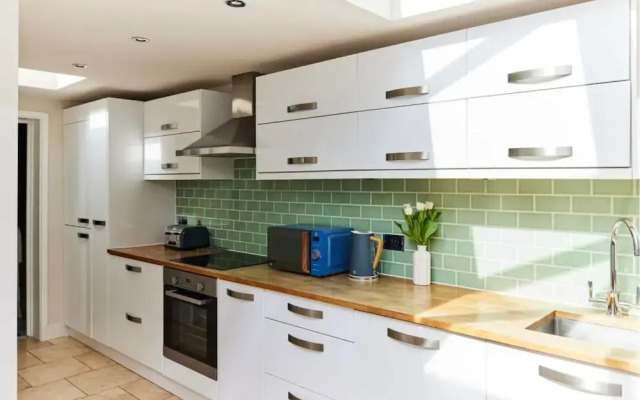 The Elmbridge Getaway - Glamorous 2bdr With Garden
