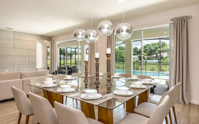 Solterra - 5212 Oakbourne Avenue