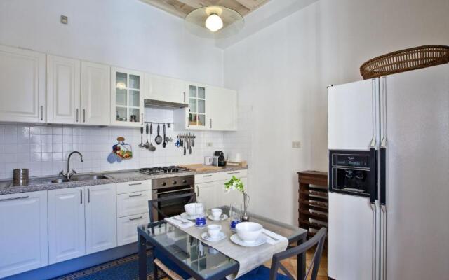 Rental in Rome Crociferi 1