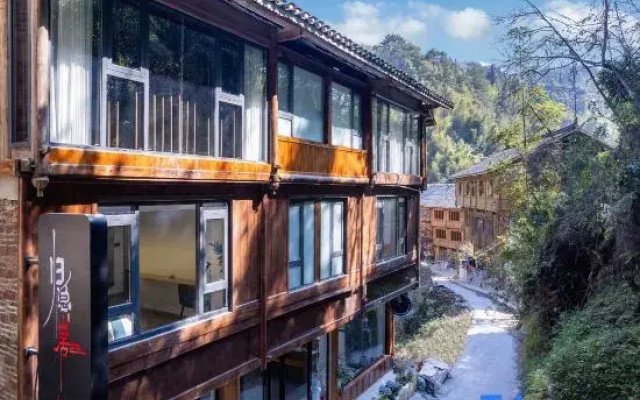 Guiyin Shanju Homestay (Zhaoxing Dong Village Scenic Area)
