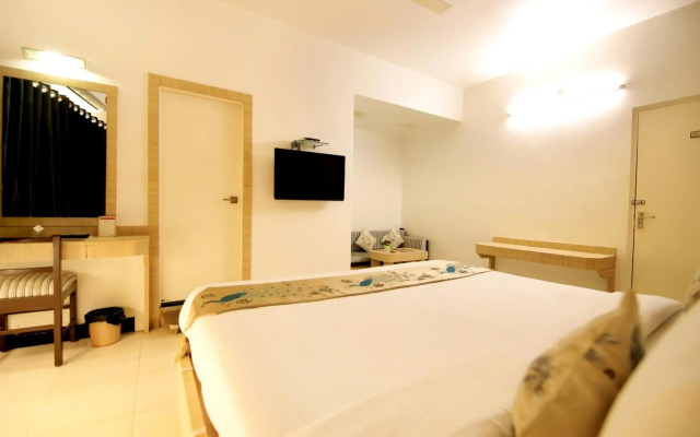 Hotel Ashish Palace