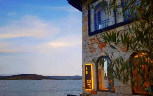 Waterside Beautiful villa