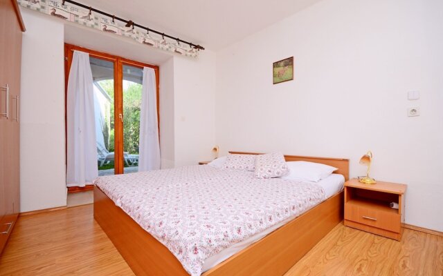 Apartments Mladen
