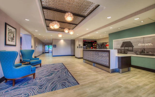 Hampton Inn & Suites Wixom