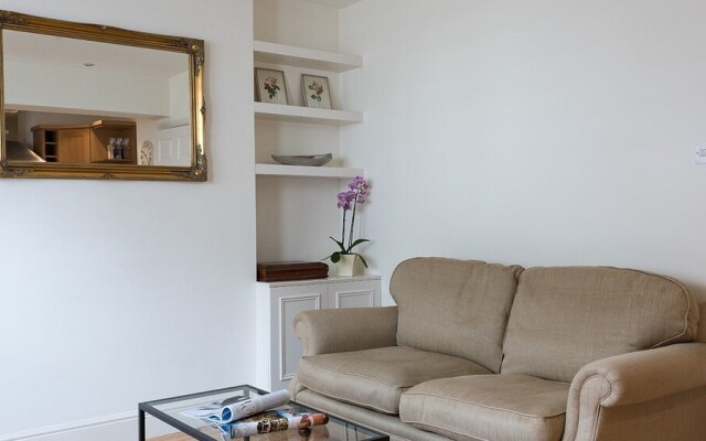 Cosy 2BR Fulham Apartment With Terrace!