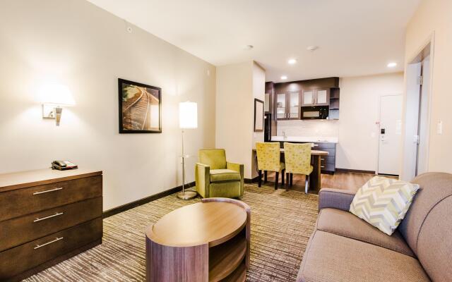 Candlewood Suites West Edmonton - Mall Area by IHG