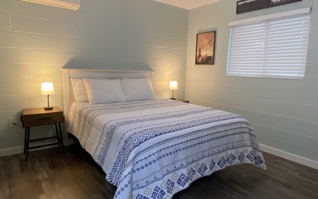 Holiday Motel & RV Park