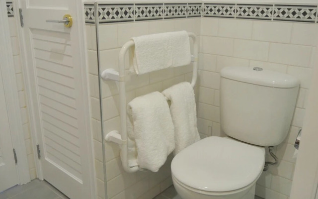 Princes Wharf Couple's Retreat - Adults Only