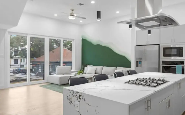 Luxurious 3 Bed3 Bath Near Downtown Houston