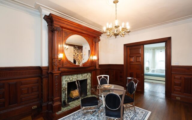 Stylish Brownstone Back Bay Apartments