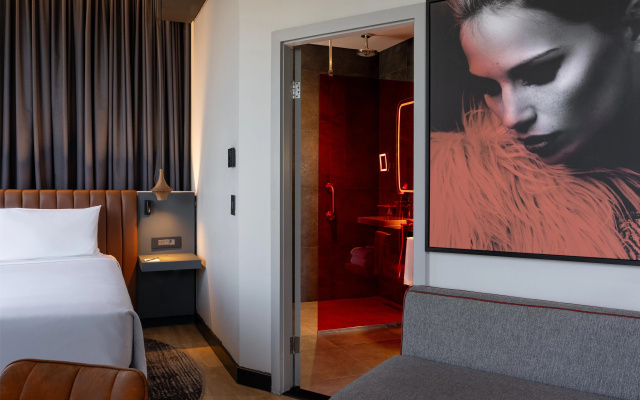 Radisson RED Hotel, Johannesburg Rosebank - Image 7