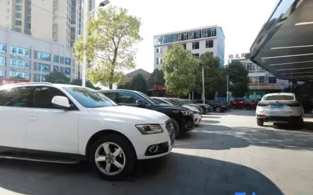 Tutu City Hotel (Chaling County People's Hospital Xiangyun South Bus Station)