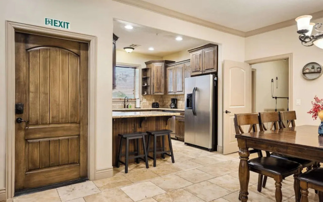 Coral Springs Getaway - Outdoor and Indoor Heated Pool - Close to Zion National Park