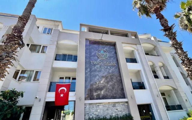 Blue Lagoon Apart Hotel