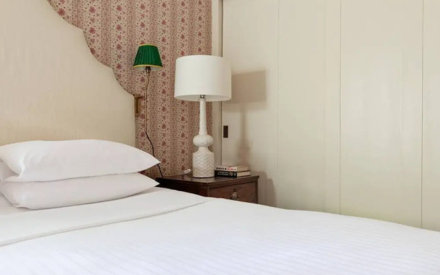 Porchester Square VI by Onefinestay