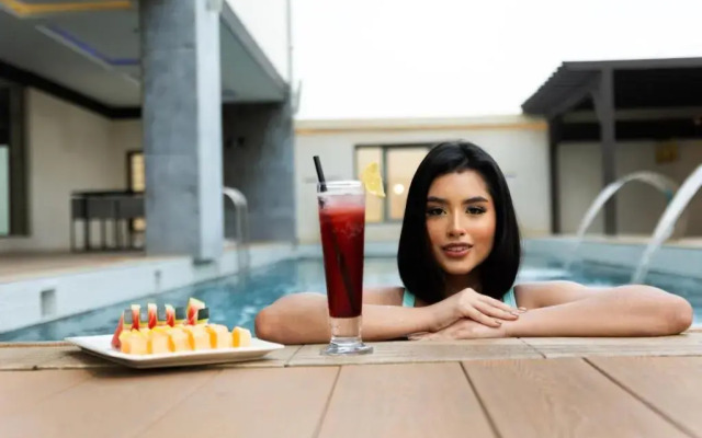 Redwaves Hotel