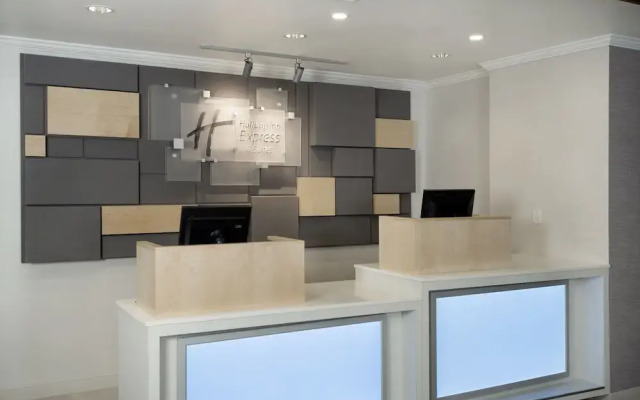 Holiday Inn Express & Suites Medicine Hat Transcanada Hwy 1, An Ihg Hotel