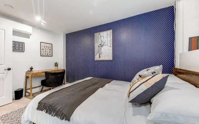Beautiful Vieux Quebec 2 Bed Apt