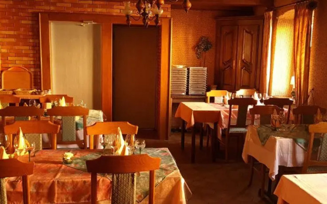 Hotel Restaurant A La Couronne DOr