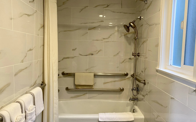 Aura Inn Monterey