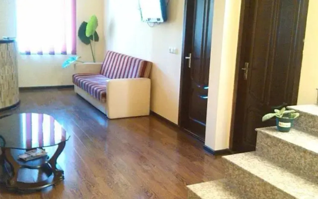 Nadikvari Hotel
