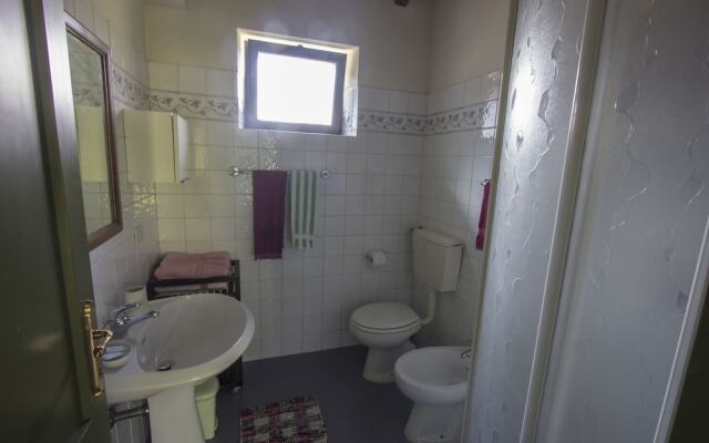 Coriana Apartments & Villas