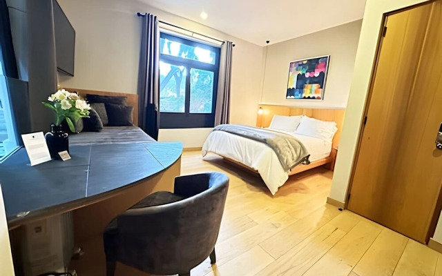 Modern Suite 1 - Heart of Roma Norte