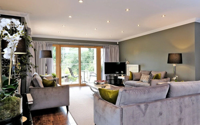 Enchanting Home With Furnished Balcony in Cults, Scotland