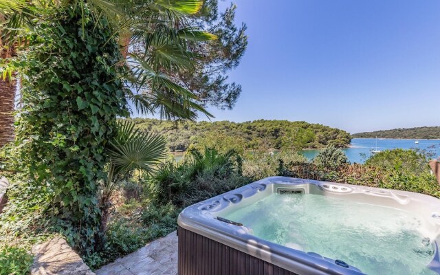 Nice Home in Pula with WiFi, 2 Bedrooms & Hot Tub